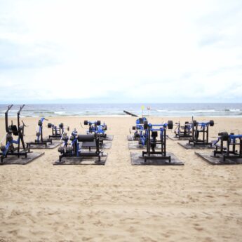 Plaża w Międzyzdrojach zyskała profesjonalną siłownię plenerową