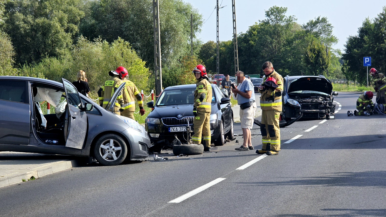 Czołowe zderzenie pod Kamieniem Pomorskim. Trasa nad morze zablokowana