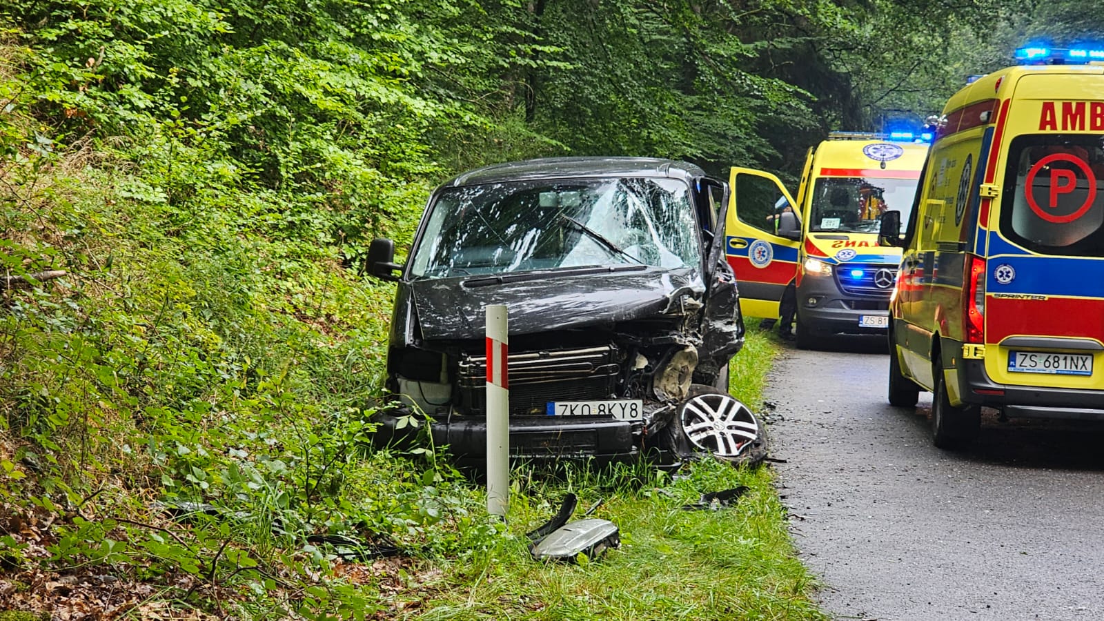 Czołowe zderzenie dwóch aut tuż za Golczewem! 12 – letnie dziecko trafiło do szpitala