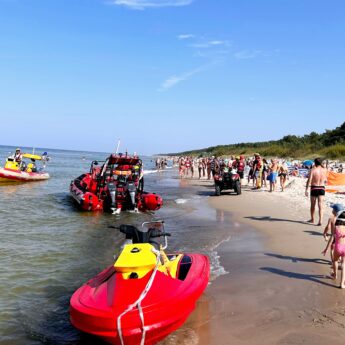 Matka z córką odpłynęły za daleko od brzegu. Na miejsce wezwano SAR oraz straż