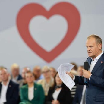 Donald Tusk dosadnie o podwyżkach dla nauczycieli