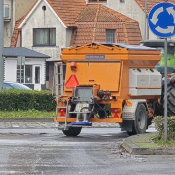 Będzie wietrznie i ślisko. Rządowe Centrum rozsyła ostrzeżenia