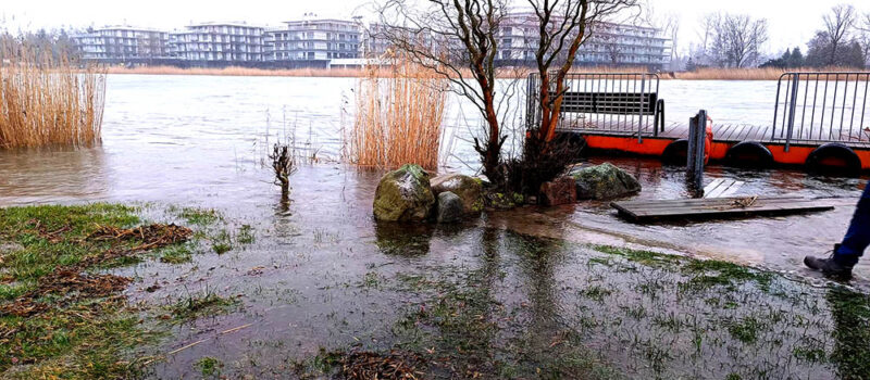 Dwa ostrzeżenia dla Powiatu Kamieńskiego! Silny wiatr oraz podwyższony poziom wód!