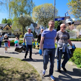 Łukęcin sprząta świat z uśmiechem. Ekologiczna majówka pełna radości! Łukęcin sprząta świat z uśmiechem. Ekologiczna majówka pełna radości!
