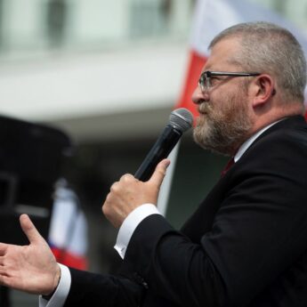 Grzegorz Braun poparł Karola Nawrockiego Grzegorz Braun poparł Karola Nawrockiego