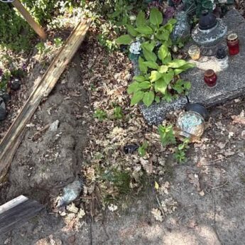 Wandalizm na cmentarzu w Kołczewie – zbezczeszczone groby i porozrzucane znicze Wandalizm na cmentarzu w Kołczewie – zbezczeszczone groby i porozrzucane znicze