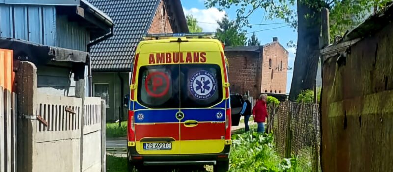 Bohaterska interwencja strażaka po służbie. Kapitan Artur Burbo uratował życie 47-letniego mieszkańca Unina