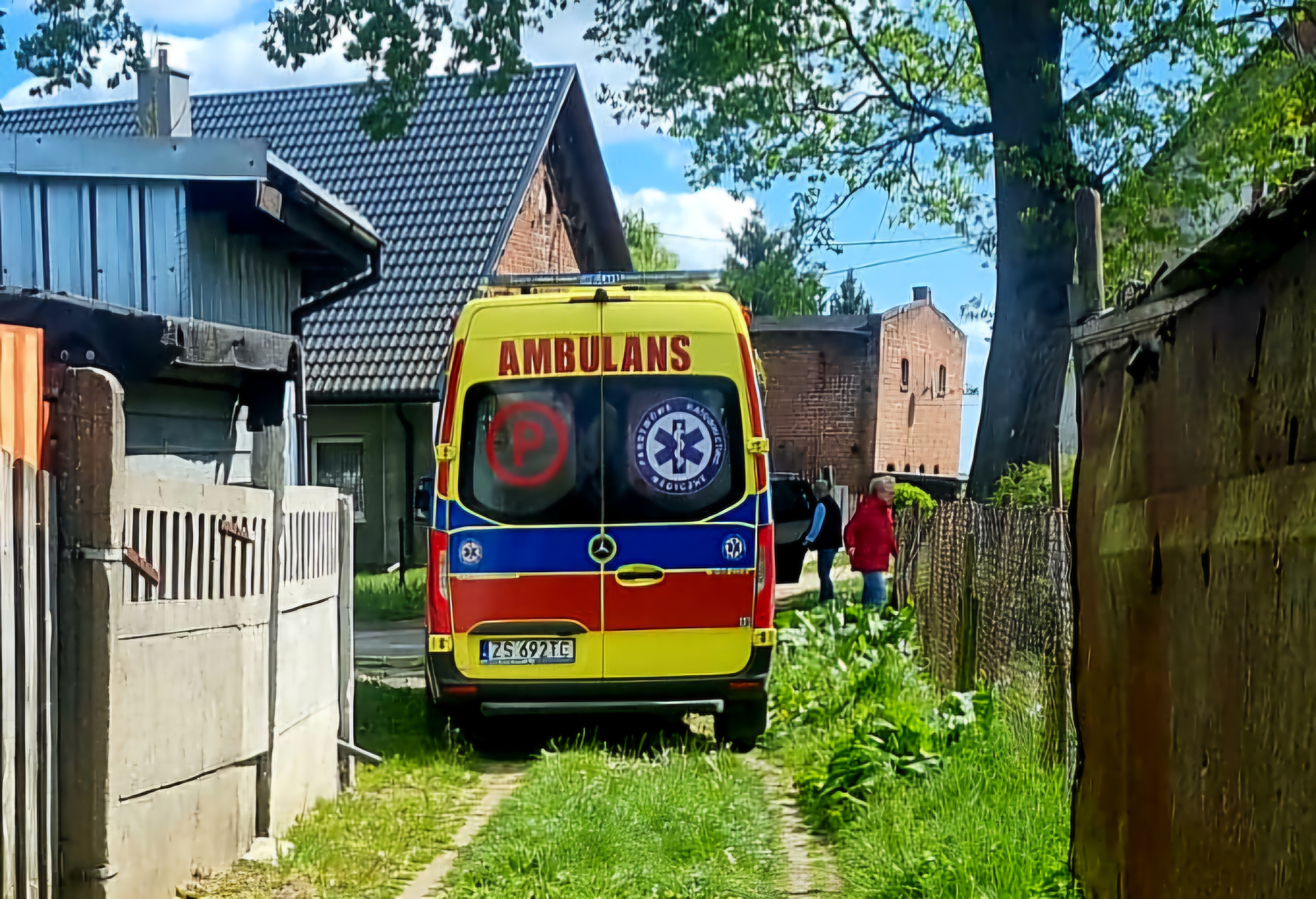 Bohaterska interwencja strażaka po służbie. Kapitan Artur Burbo uratował życie 47-letniego mieszkańca Unina