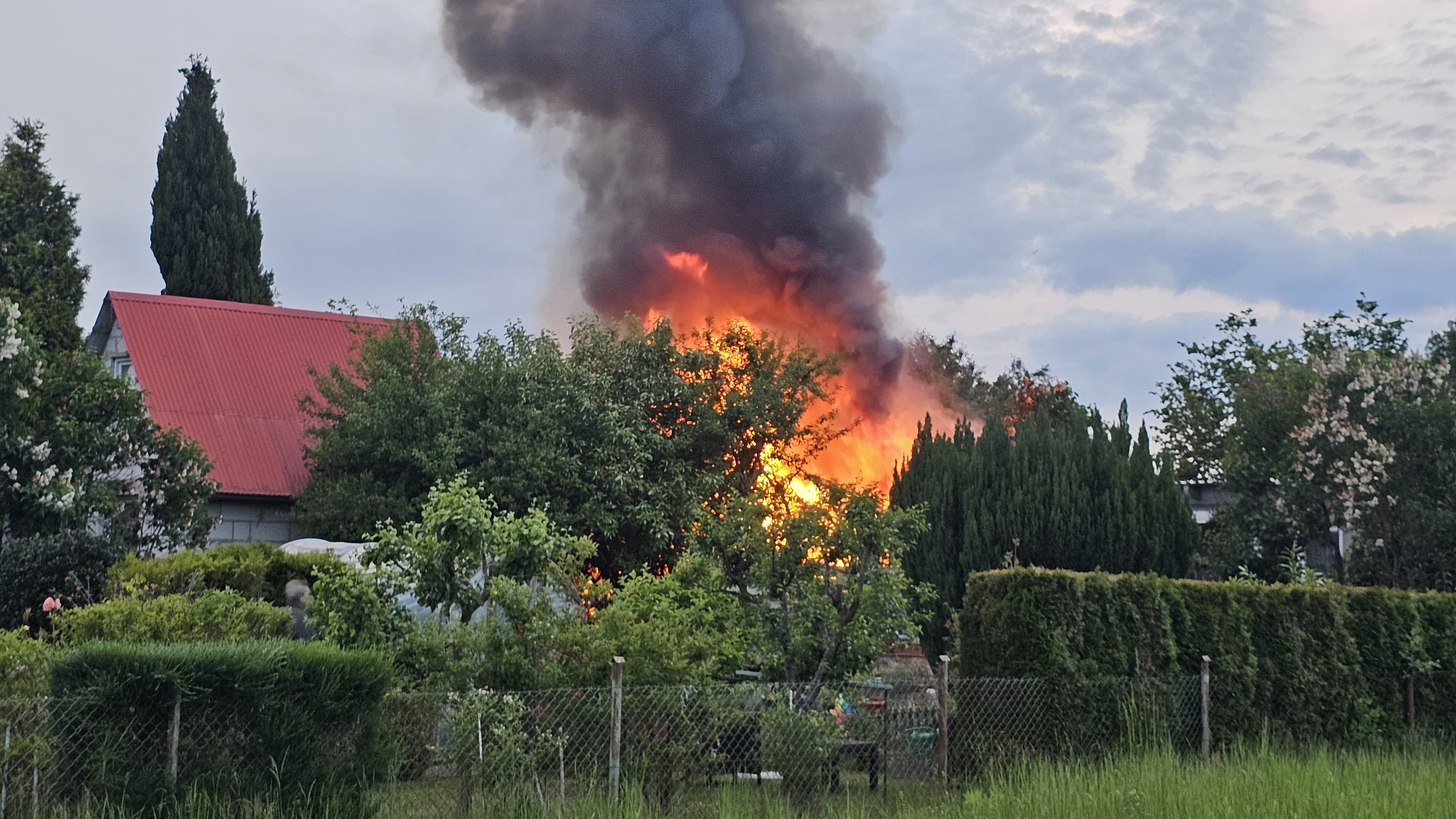 Tragiczny pożar altany w Kamieniu Pomorskim. Nie żyje mężczyzna