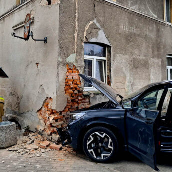 Volkswagenem wprost w budynek mieszkalny w Kołczewie! Volkswagenem wprost w budynek mieszkalny w Kołczewie!