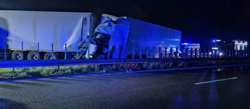 Wypadek na S3 koło Troszyna. Dwie osoby poszkodowane, droga zablokowana