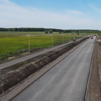 Zakończono układanie nawierzchni na drodze Gostyń–Pobierowo. Częściowy ruch zostanie wkrótce przywrócony Zakończono układanie nawierzchni na drodze Gostyń–Pobierowo. Częściowy ruch zostanie wkrótce przywrócony