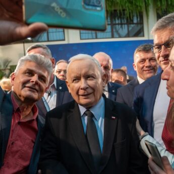 Koalicja notuje ogromny spadek. PiS liderem sondażu Koalicja notuje ogromny spadek. PiS liderem sondażu