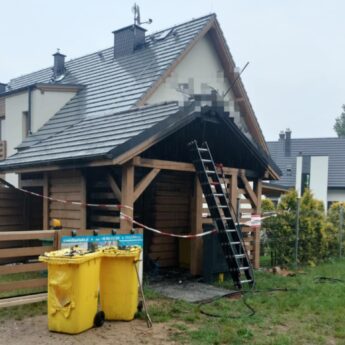 Pożar w Dziwnowie. Płonęła altana przy ul. Komandorskiej Pożar w Dziwnowie. Płonęła altana przy ul. Komandorskiej