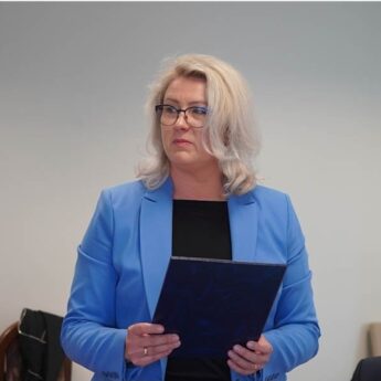 Z biura zarządu wprost na stanowisko sekretarza! Joanna Piwińska trafia pod skrzydła Wójta Rewala