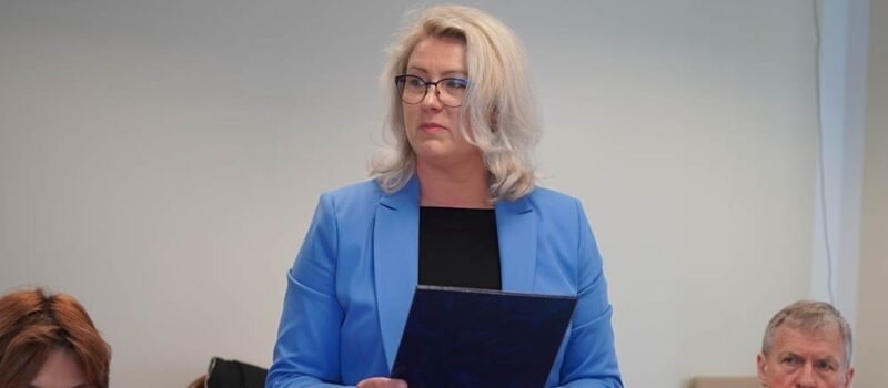 Z biura zarządu wprost na stanowisko sekretarza! Joanna Piwińska trafia pod skrzydła Wójta Rewala