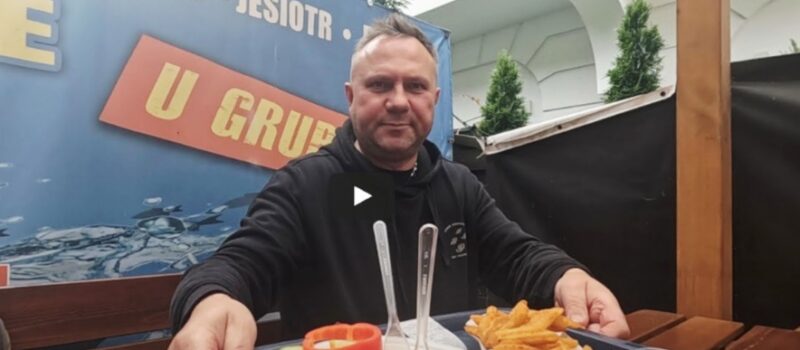 Youtuber Tomasz Strzelczyk ostrzega turystów: "Uwaga na jedzenie nad morzem!" [FILM]