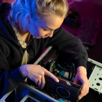RTX 5080 kontra inne karty z serii – która jest najlepsza?