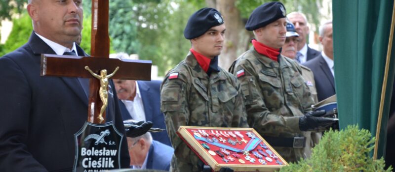 Kpt. Bolesław Cieślik pożegnany z wojskowymi honorami w Kamieniu Pomorskim
