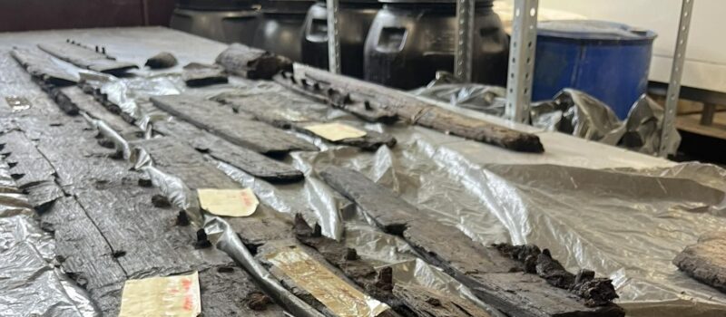 Wczesnośredniowieczna łódź słowiańska wróciła do Kamienia Pomorskiego. Unikatowy zabytek trafi do muzeum