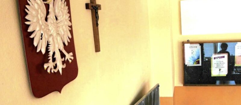 Jedna godzina lekcji religii w tygodniu. Trybunał uznał przepisy za niekonstytucyjne