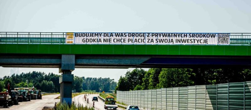 Prywatne firmy finansują budowę drogi Dargobądz - Troszyn? Wykonawcy apelują o pomoc i ostrzegają przed upadłościami