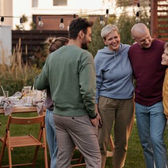 Sposób na wieczór z klimatem – nie tylko świeczki i grill