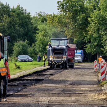 Ulica Orzeszkowej już po wycince i frezowaniu Ulica Orzeszkowej już po wycince i frezowaniu