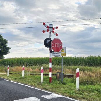 Uwaga kierowcy! Uszkodzona sygnalizacja na przejeździe w Jarzysławiu