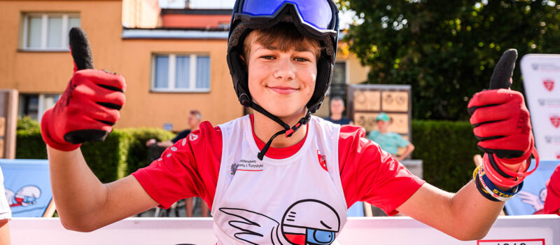 Trwa zabawa na Alei Gwiazd Sportu w Dziwnowie! Burmistrz Dziwnowa zaprasza na „Sztukę Latania” [ZDJĘCIA]
