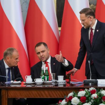 Donald Tusk zapowiedział, że nie odpuści. "Wiatraki będą powstawały, znaleźliśmy sposoby" Donald Tusk zapowiedział, że nie odpuści. "Wiatraki będą powstawały, znaleźliśmy sposoby"
