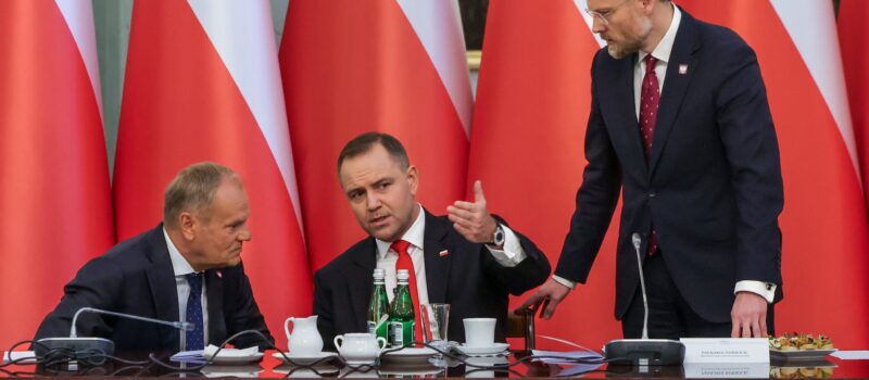 Donald Tusk zapowiedział, że nie odpuści. "Wiatraki będą powstawały, znaleźliśmy sposoby"