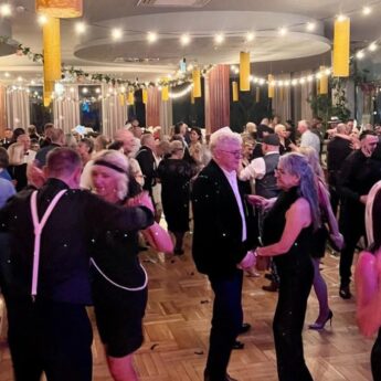 VI Bal Charytatywny w Łukęcinie. Wspólna zabawa dla „Promyka Słońca”