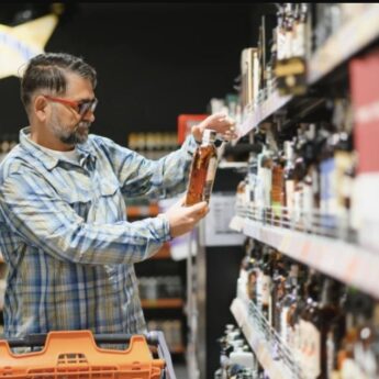 Nocny zakaz sprzedaży alkoholu w całym kraju z poparciem większości Polaków [SONDA]