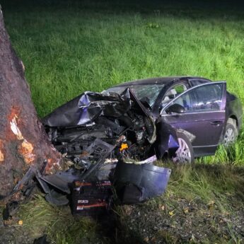 Tragiczny wypadek na trasie Kamień Pomorski - Świerzno. Kierująca w ciężkim stanie trafiła do szpitala Tragiczny wypadek na trasie Kamień Pomorski - Świerzno. Kierująca w ciężkim stanie trafiła do szpitala