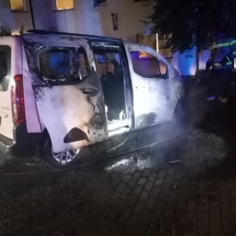 Nocny pożar samochodu na ulicy Orzeszkowej w Kamieniu Pomorskim Nocny pożar samochodu na ulicy Orzeszkowej w Kamieniu Pomorskim