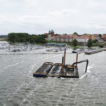 Kamień Pomorski pogłębia tor wodny – pierwszy krok do budowy nowej mariny Kamień Pomorski pogłębia tor wodny – pierwszy krok do budowy nowej mariny