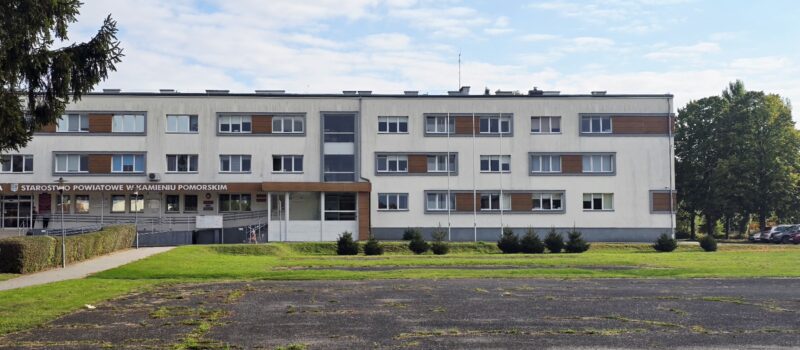 Czy przed Starostwem powstaną nowe miejsca parkingowe?
