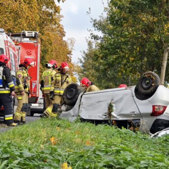 Dachowanie na drodze Kamień Pomorski – Strzeżewo. Jedna osoba poszkodowana Dachowanie na drodze Kamień Pomorski – Strzeżewo. Jedna osoba poszkodowana