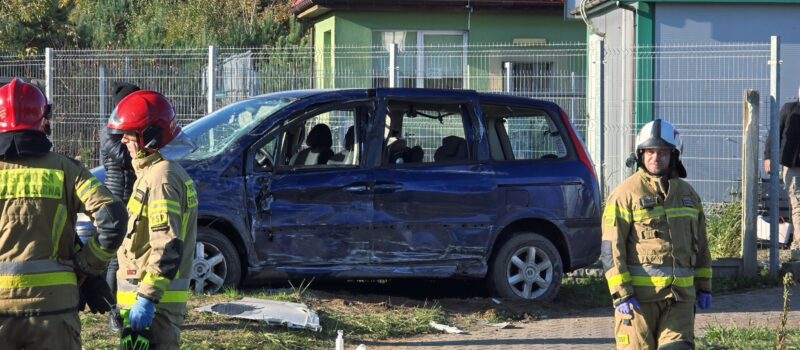 Zderzenie ciężarówki z fordem. Trasa z Golczewa do Mechowa zablokowana Zderzenie ciężarówki z fordem. Trasa z Golczewa do Mechowa zablokowana
