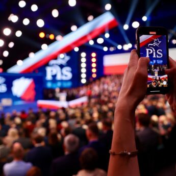 PiS prezentuje nowy program: dochód podstawowy, bony mieszkaniowe i darmowe obiady dla uczniów PiS prezentuje nowy program: dochód podstawowy, bony mieszkaniowe i darmowe obiady dla uczniów