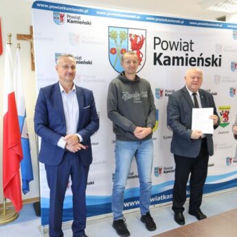 Powiat Kamieński podpisał umowę z PKS. Nowe połączenia ruszą już 3 listopada Powiat Kamieński podpisał umowę z PKS. Nowe połączenia ruszą już 3 listopada