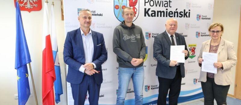 Powiat Kamieński podpisał umowę z PKS. Nowe połączenia ruszą już 3 listopada Powiat Kamieński podpisał umowę z PKS. Nowe połączenia ruszą już 3 listopada