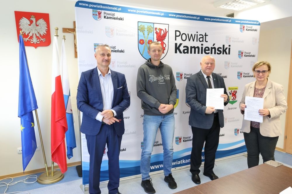 Powiat Kamieński podpisał umowę z PKS. Nowe połączenia ruszą już 3 listopada