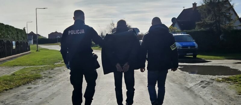 Nie ukrył się przed policją. 39-latek z powiatu kamieńskiego w rękach funkcjonariuszy Nie ukrył się przed policją. 39-latek z powiatu kamieńskiego w rękach funkcjonariuszy