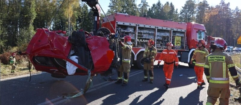 Służby zakończyły działania. Intruktor nie żyje, kierowca cięzarówki w szpitalu