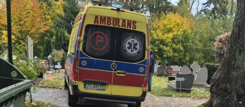 Mężczyzna zasłabł na cmentarzu. Pracownicy PGK zareagowali błyskawicznie Mężczyzna zasłabł na cmentarzu. Pracownicy PGK zareagowali błyskawicznie