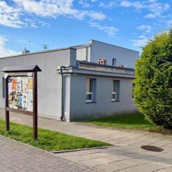 Wjechał w budynek przy Kopernika i uciekł. KTBS szuka kierowcy [AKTUALIZACJA]