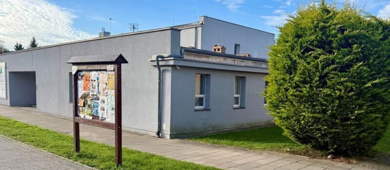 Wjechał w budynek przy Kopernika i uciekł. KTBS szuka kierowcy