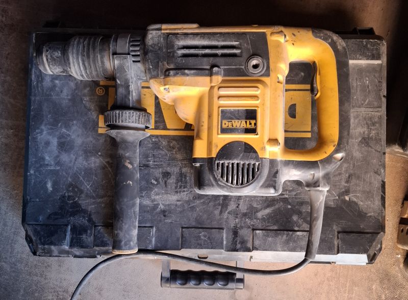 Młot DeWalt D25501-QS – sds